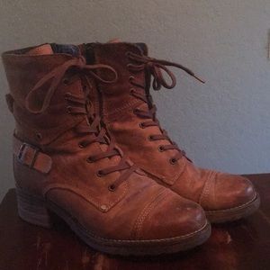 Taos leather lace up boots